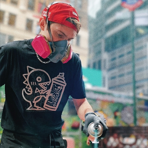 Sergi creating spray-paint art in New York